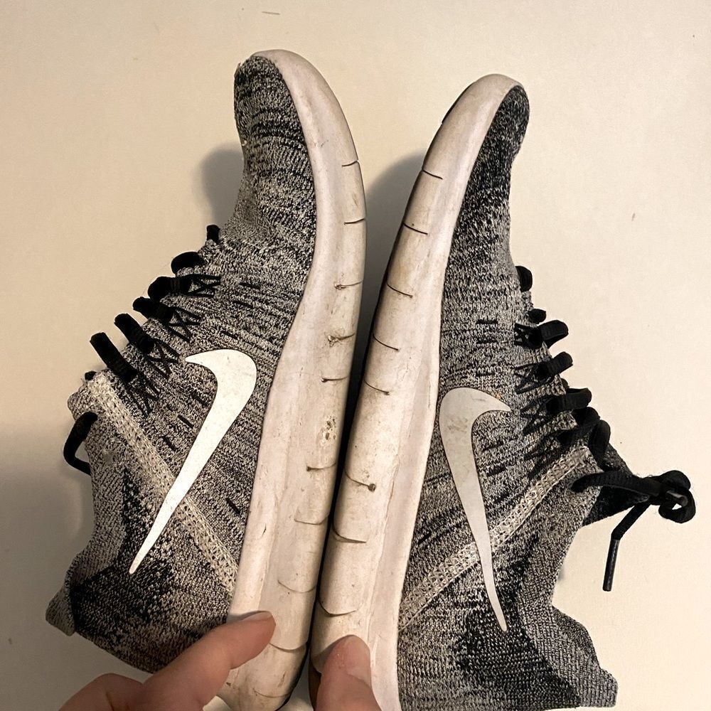 Nike womans Free RN Flyknit 2016 Oreo black white athletic Shoes sneakers 9 - Picture 3 of 6